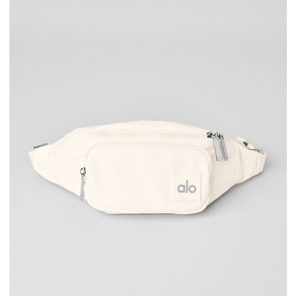 ALO Yoga Explorer Fanny Pack in Ivory. NWT